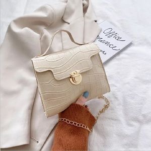 BEIGE CROCRO PATTERN HANDBAG ☀️